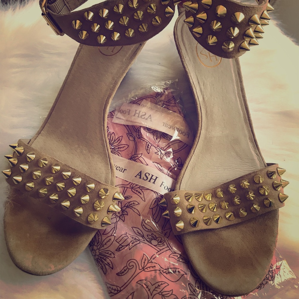 Ash wedge sandal